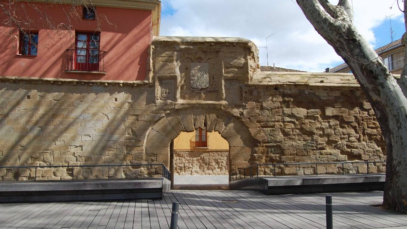 Logroño Walls and Puerta del Revellín