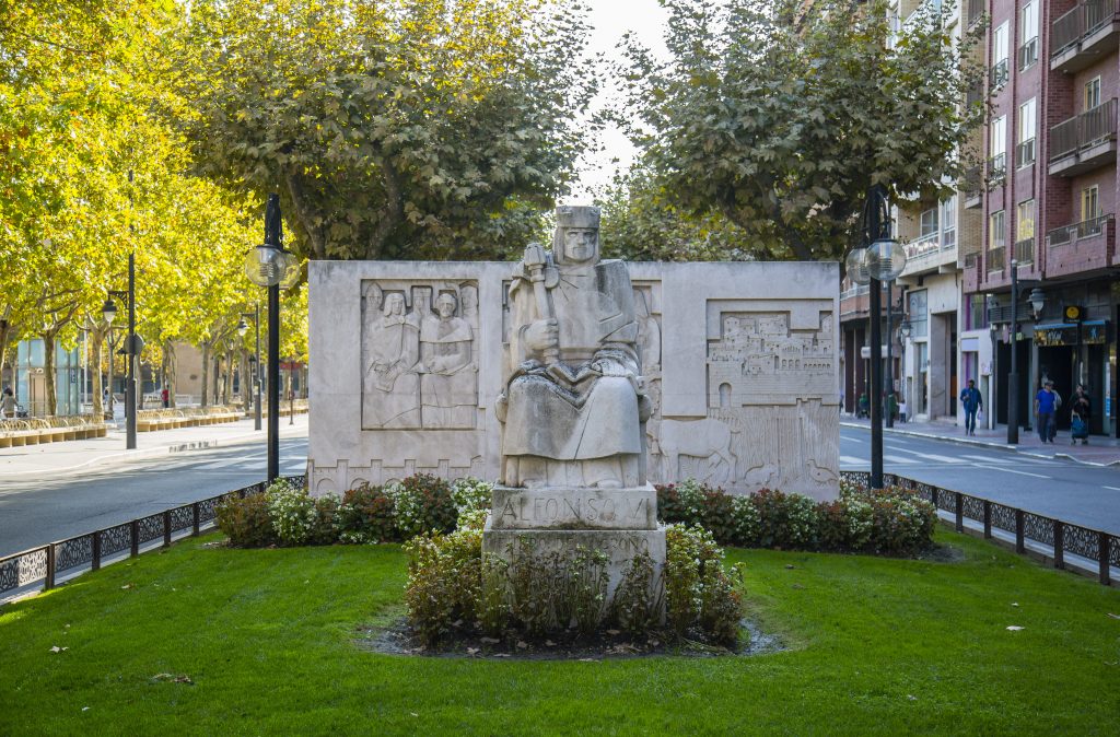 Escultura Alfonso VI de Castilla.